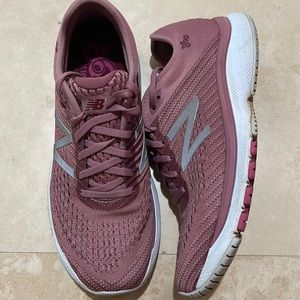 New Balance 860 Women size 9